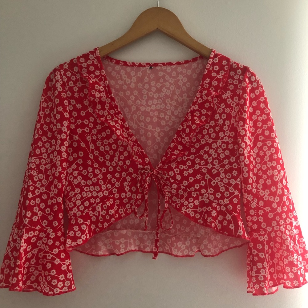 Long float sleeve red floral tie up crop top